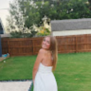 Meet your Posher, Chloe